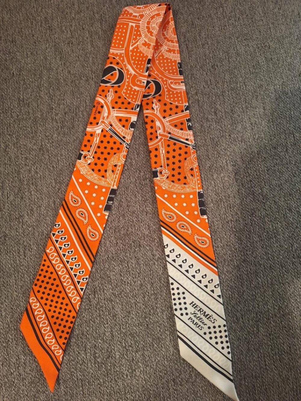 HERMES TWILLY Skinny Scarf Multicolor Graphic Print Logo Accent 100% SILK - NIB